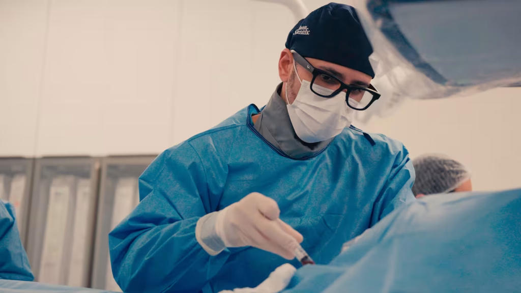 Cardiologista realiza procedimento inédito com tecnologia de campo pulsado no Hospital Regional Unimed Londrina.